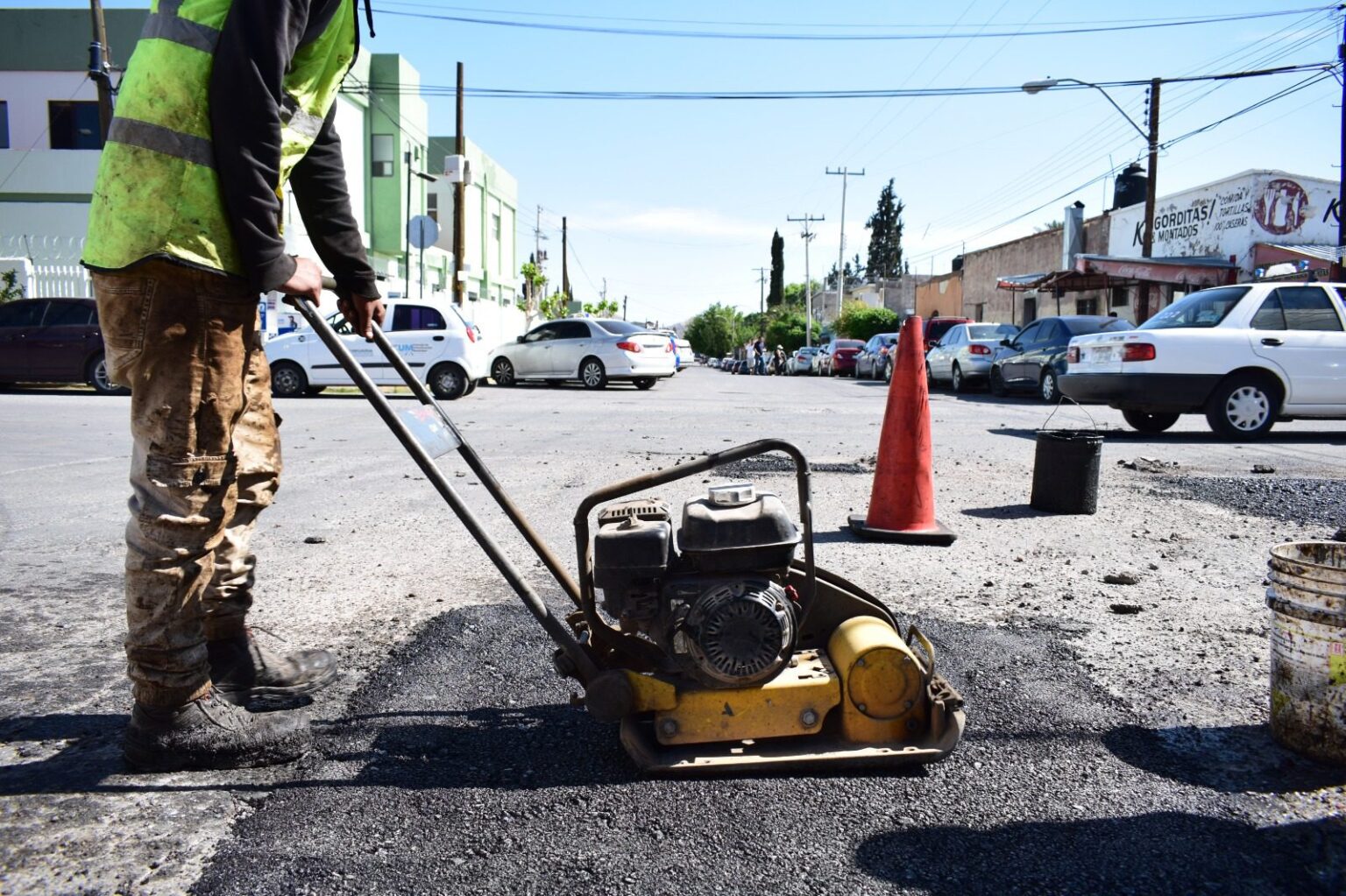 REPARA GOBIERNO MUNICIPAL BACHES REPORTADOS AL CENTRO DE RESPUESTA CIUDADANA