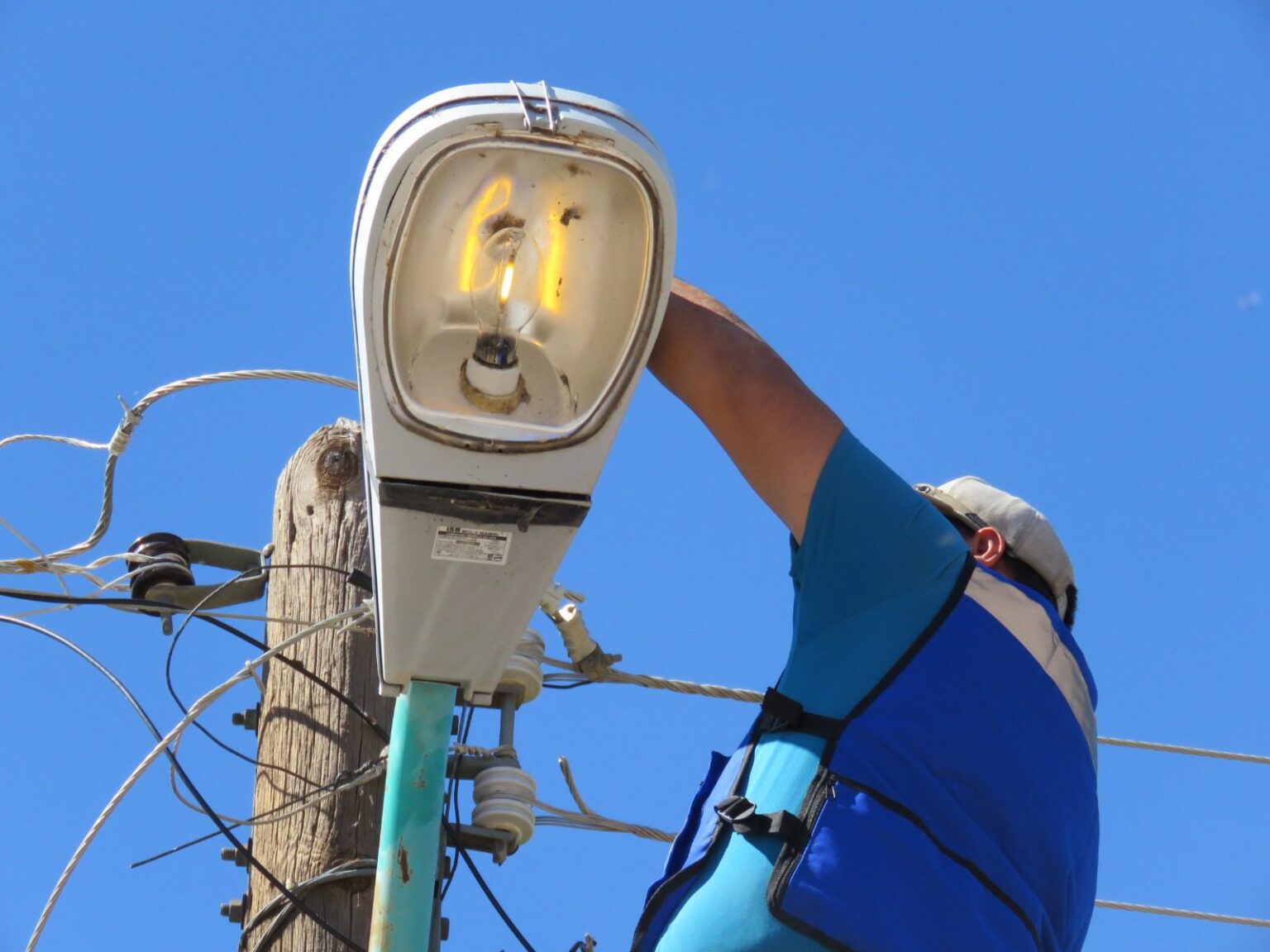 GOBIERNO MUNICIPAL DA MANTENIMIENTO A 250 LUMINARIAS DE LA ZONA RURAL