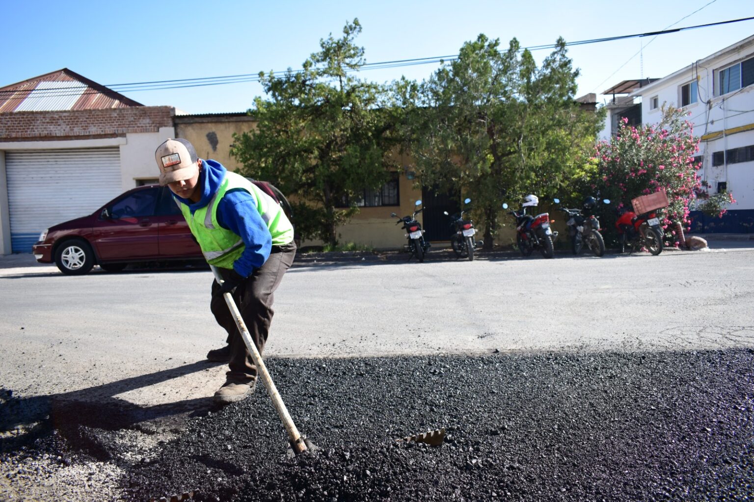 REPARARON CALLES DE CUATRO COLONIAS CON REPORTE DE BACHES