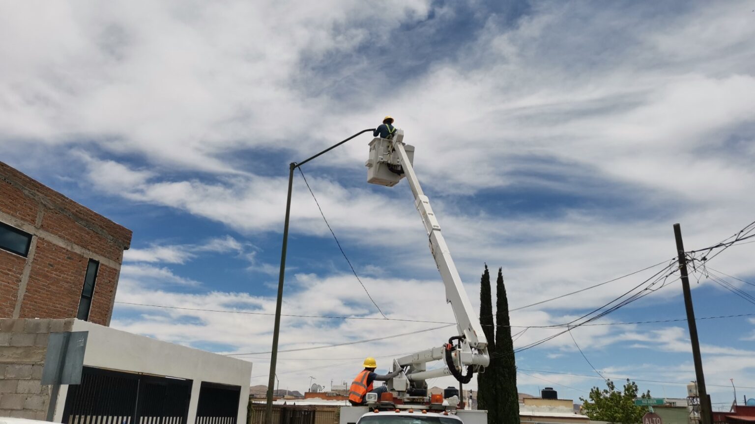 ILUMINA GOBIERNO MUNICIPAL SEIS COLONIAS MÁS CON LÁMPARAS LED