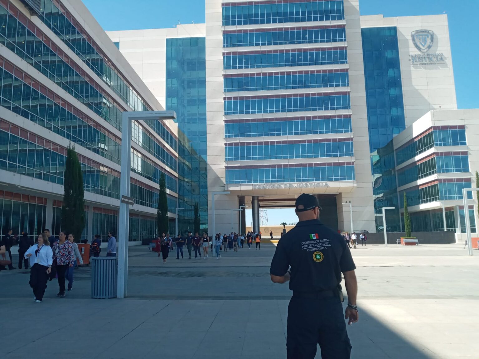 EVACÚAN A 3 MIL PERSONAS EN SIMULACRO DE AMENAZA DE BOMBA EN LA CIUDAD JUDICIAL