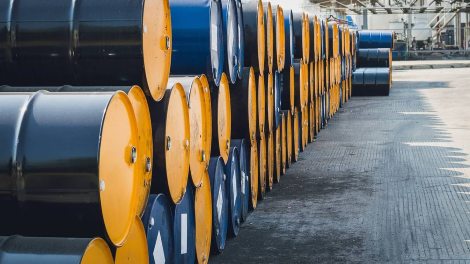 PETRÓLEO ALCANZA LOS 90 DÓLARES TRAS GUERRA EN MEDIO ORIENTE