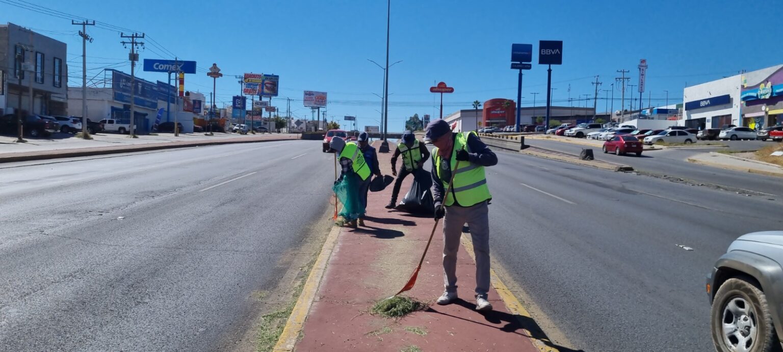 LIMPIA MAS DE 138 MIL METROS DE CAMELLONES MES DE DICIEMBRE