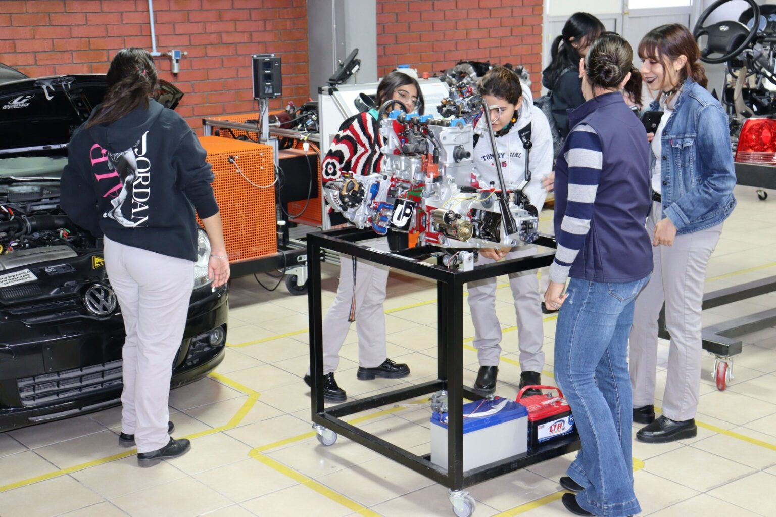 INVITAN A CURSO DE MECÁNICA BÁSICA PARA MUJERES