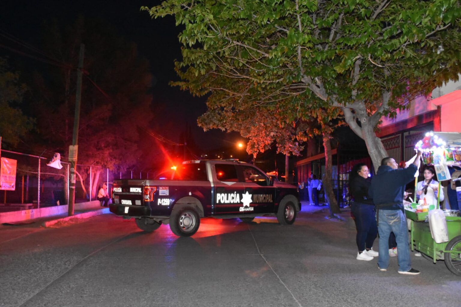 LO LEVANTAN FRENTE A SU NOVIA EN LOS PINOS