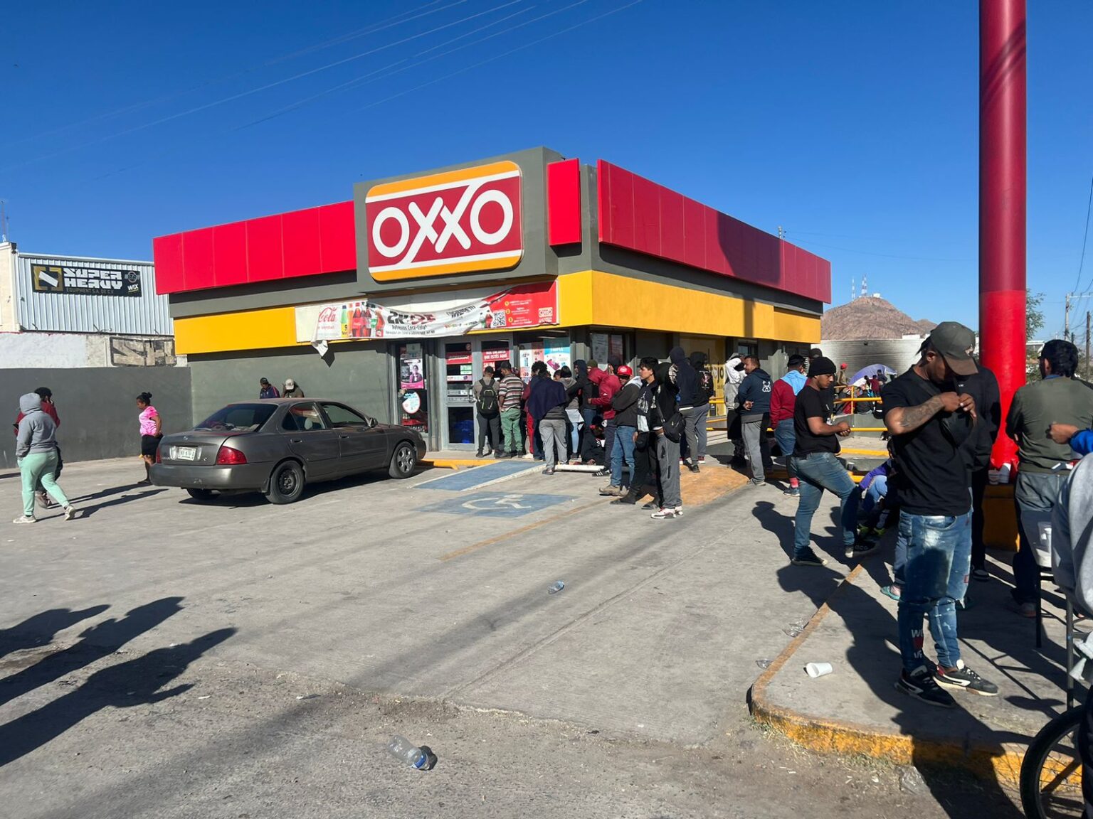 LLEGAN CASI 2 MIL MIGRANTES MÁS AL CAMPAMENTO DEL JUAN PABLO II