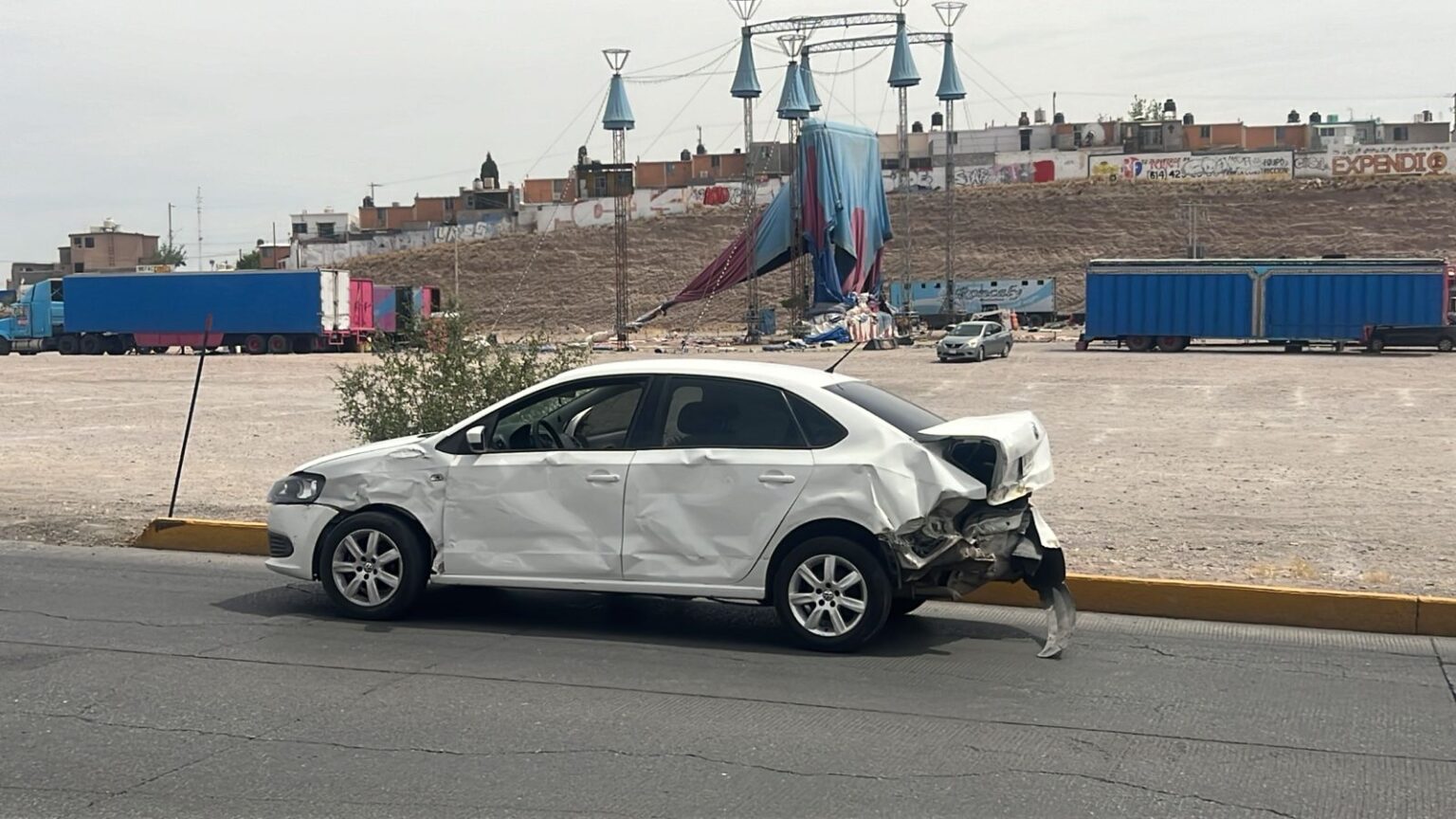 QUEDA HERIDA TRAS IMPACTARSE CON TRÁILER EN EL PERIFÉRICO DE LA JUVENTUD