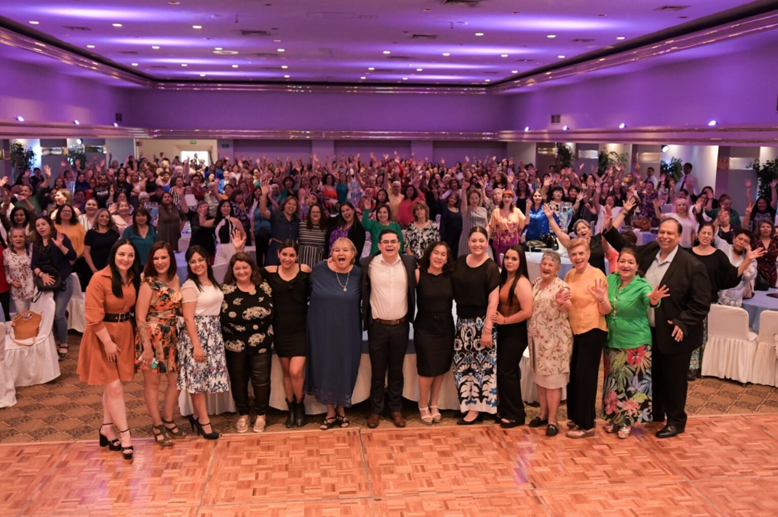 FESTEJAN A 500 MAMÁS PROMOTORAS DE CENTROS COMUNITARIOS DE LA CIUDAD CHIHUAHUA