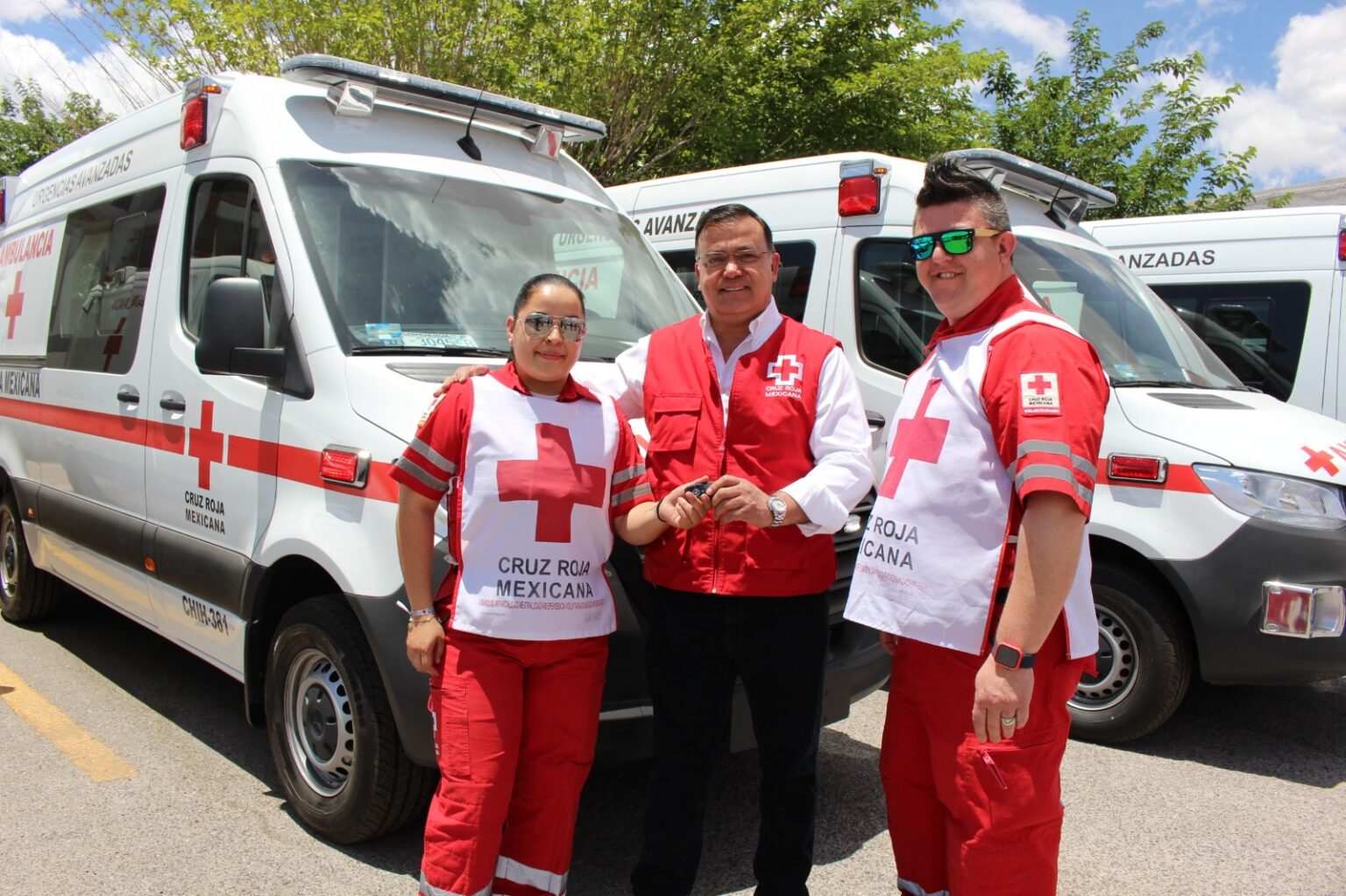 ENTREGA DELEGACIÓN ESTATAL DE CRUZ ROJA 4 AMBULANCIAS DE AVANZADA
