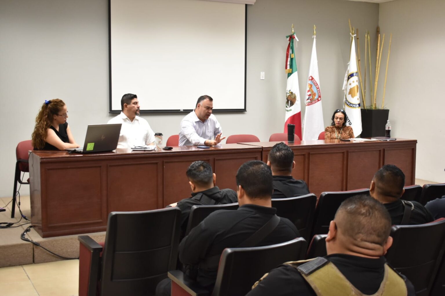 REALIZAN REUNIÓN MULTIDISCIPLINARIA PARA MEJORAR LOS PROCEDIMIENTOS EN LOS CASOS DE MUERTE POR CAUSAS NATURALES