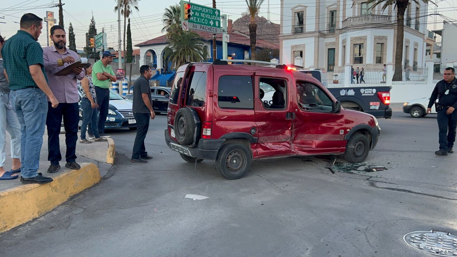 CHOQUE VOLCADURA DEJA A MUJER LESIONADA EN LA PACHECO