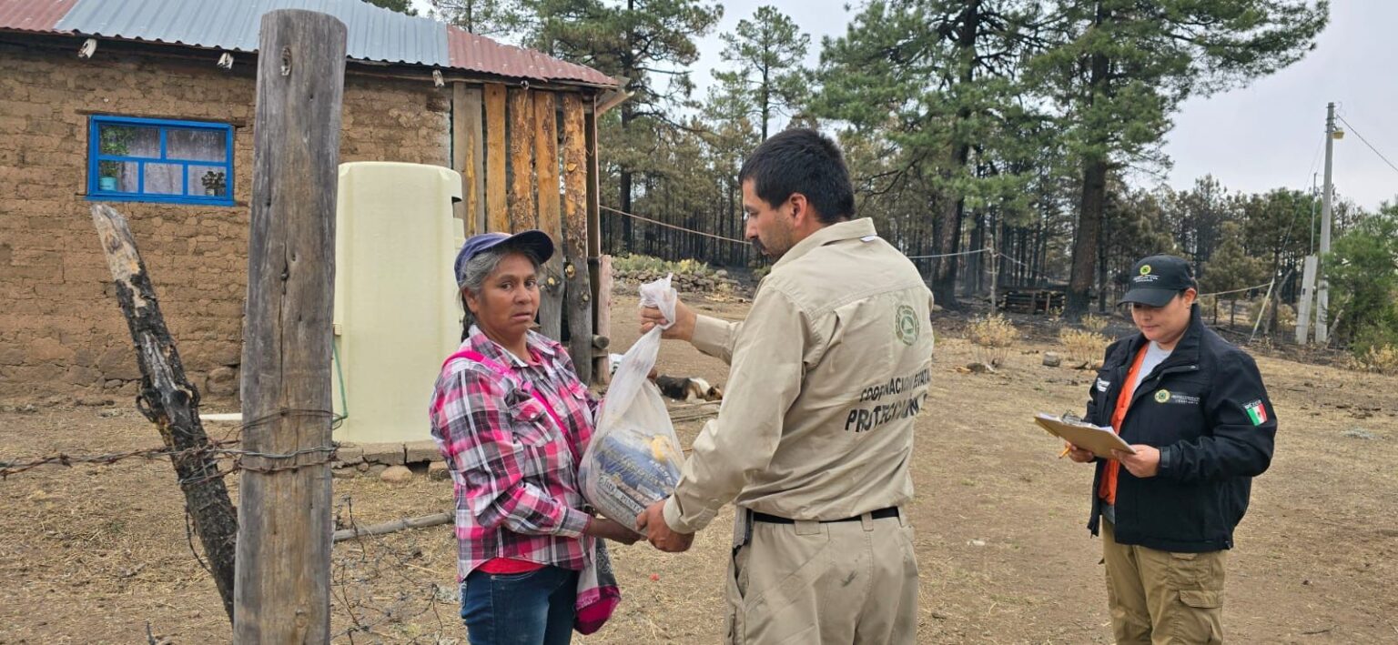 MANTIENE PROTECCIÓN CIVIL ENTREGA DE APYOS EN COMUNIDADES AFECTADAS POR INCENDIOS FORESTALES