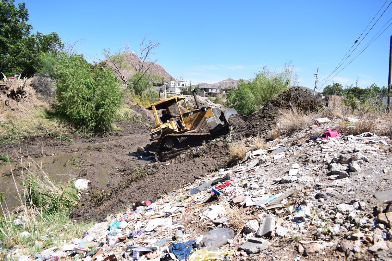 RETIRA MUNICIPIO MÁS DE MIL 800 TONELADAS DE BASURA Y MALEZA EN ARROYOS EN LO QUE VA DEL 2024