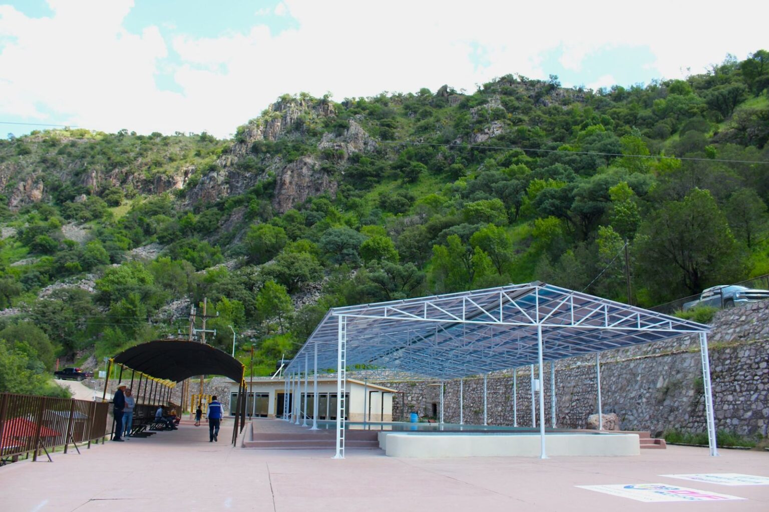 INAUGURAN REMODELACIÓN DE BALNEARIO EN MADERA