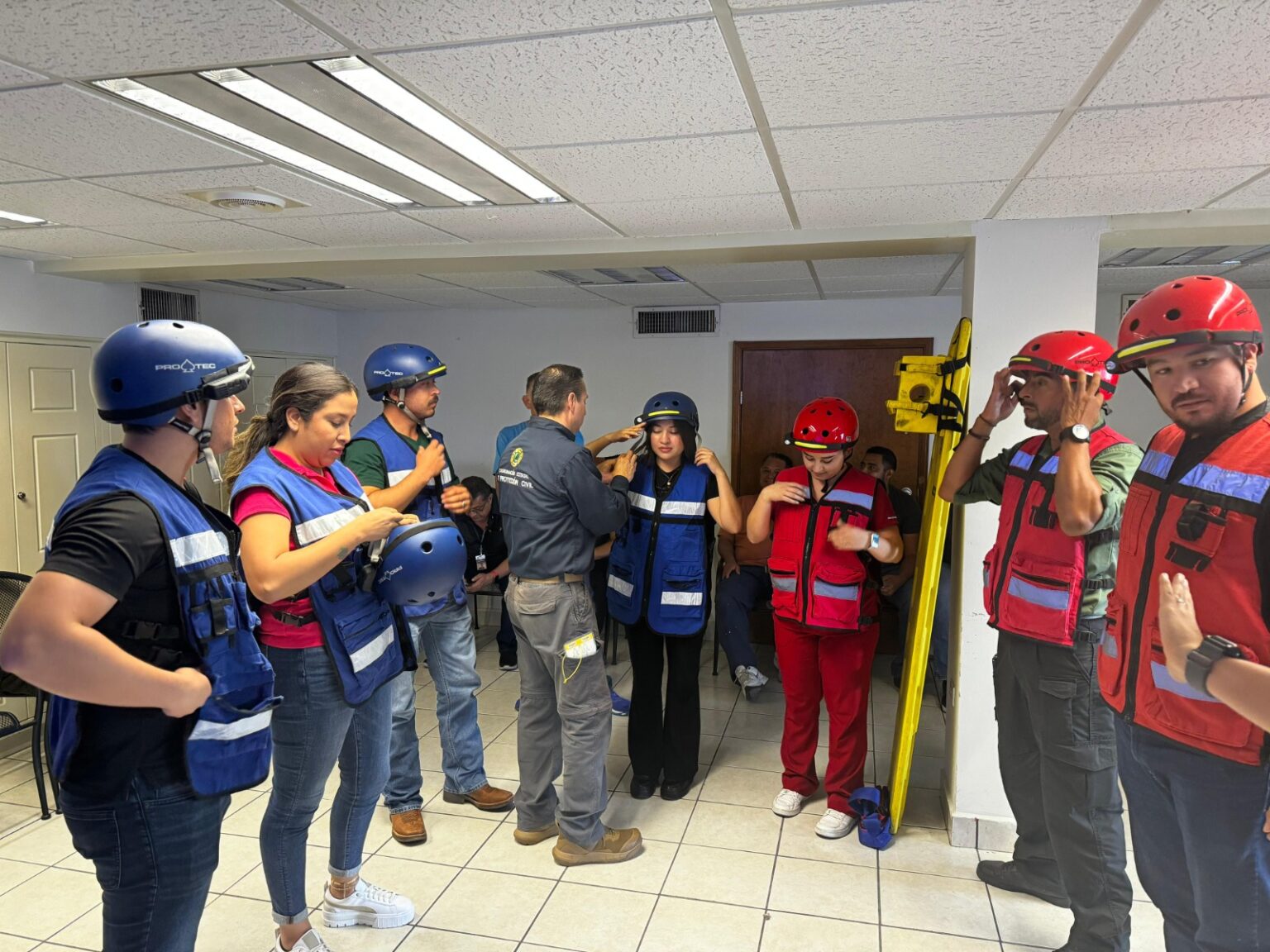 CAPACITA PROTECCIÓN CIVIL A PERSONAL DE PENSIONES CIVILES EN CASOS DE EMERGENCIA