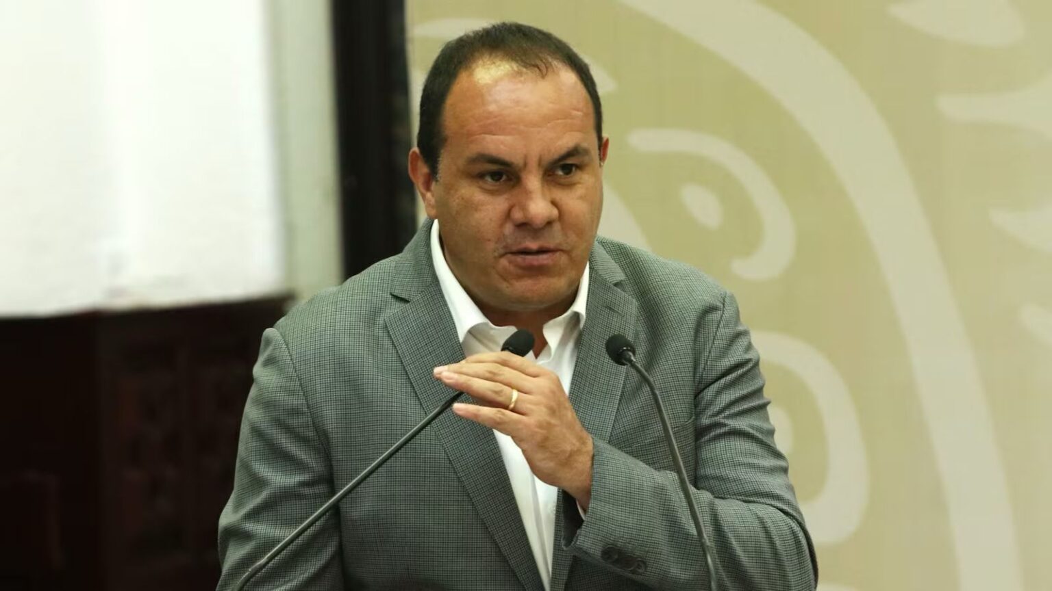 CUAUHTÉMOC BLANCO RECHAZA PEDIR LICENCIA Y ACUSA A SU MEDIA HERMANA DE EXTORSIONARLO: «NO SERÉ SU PIÑATA»