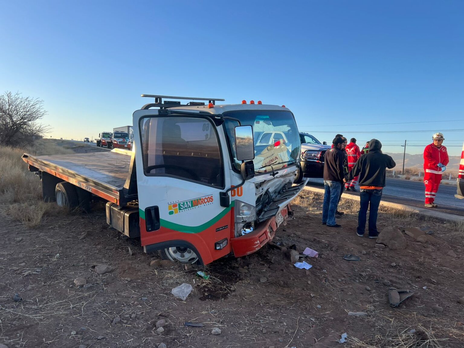 APARATOSA VOLCADURA DEJA A CONDUCTOR ENTRE LOS FIERROS RETORCIDOS