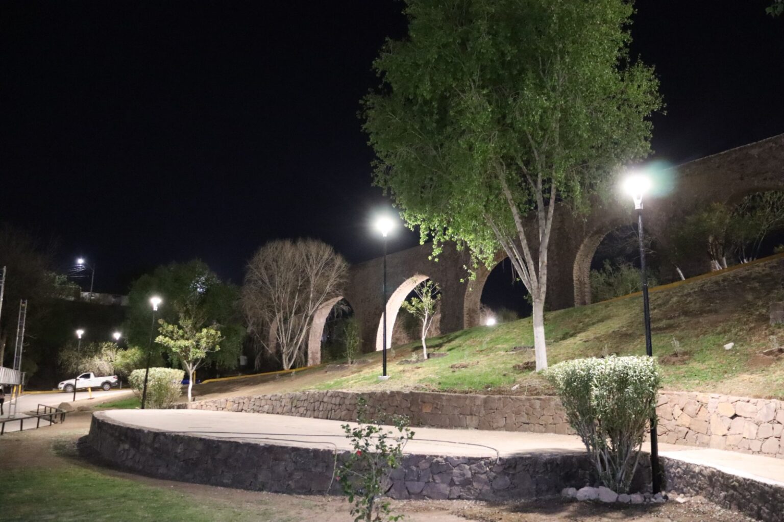 Realiza Gobierno Municipal mantenimiento integro al parque El Acueducto