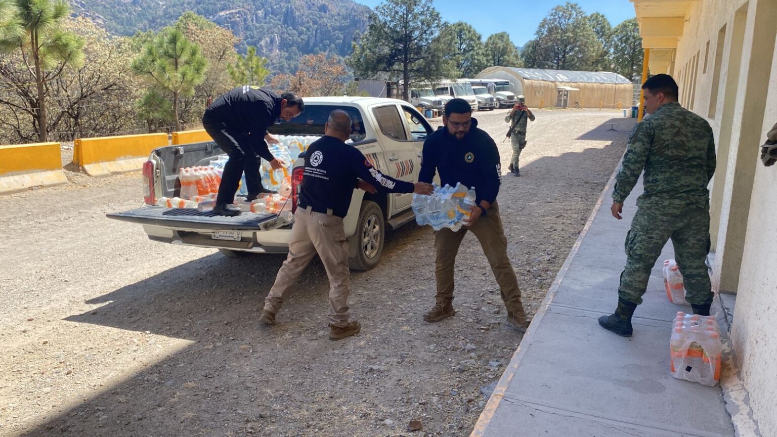 Lleva CEPC víveres y herramientas para brigadistas forestales en Moris
