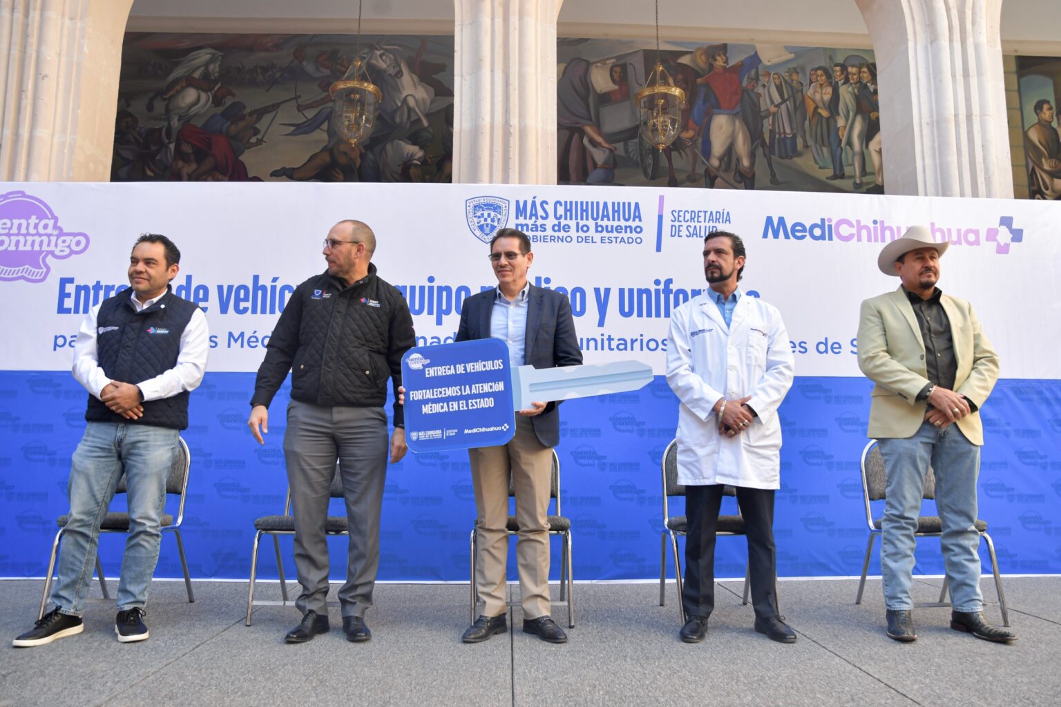 Entrega Secretaría de Salud vehículos y equipo al personal que atiende en la zona serrana