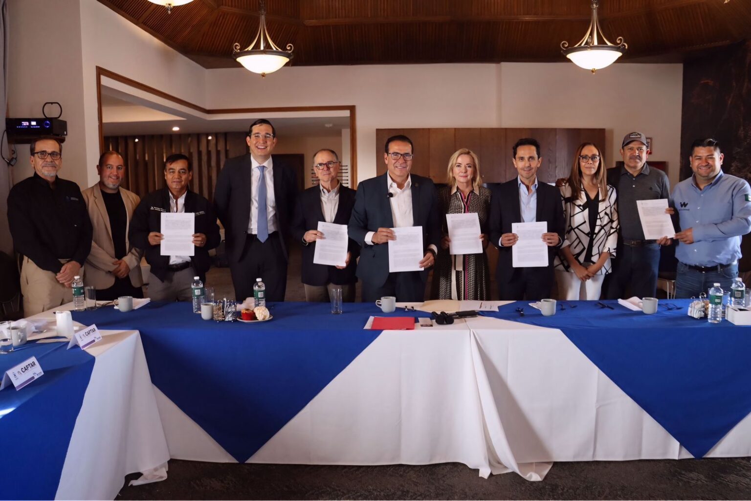 Firma JCAS los Convenios de Cosechas y Sistemas Colectivos de Agua 2025