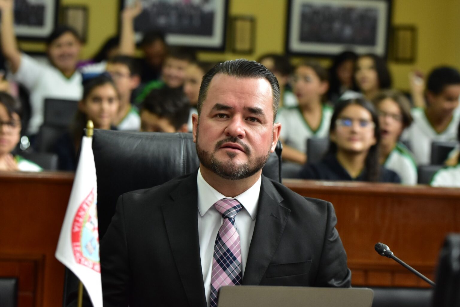 Celebra Oscar Avitia incremento del 10% al salario del magisterio