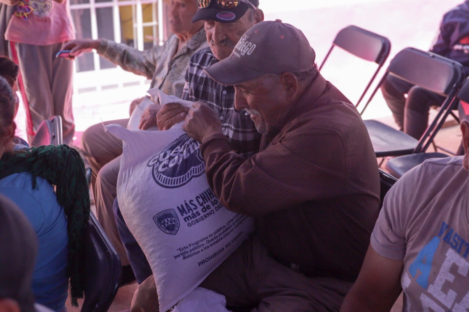 Lleva Gobierno del Estado apoyos alimentarios a familias de los pueblos originarios