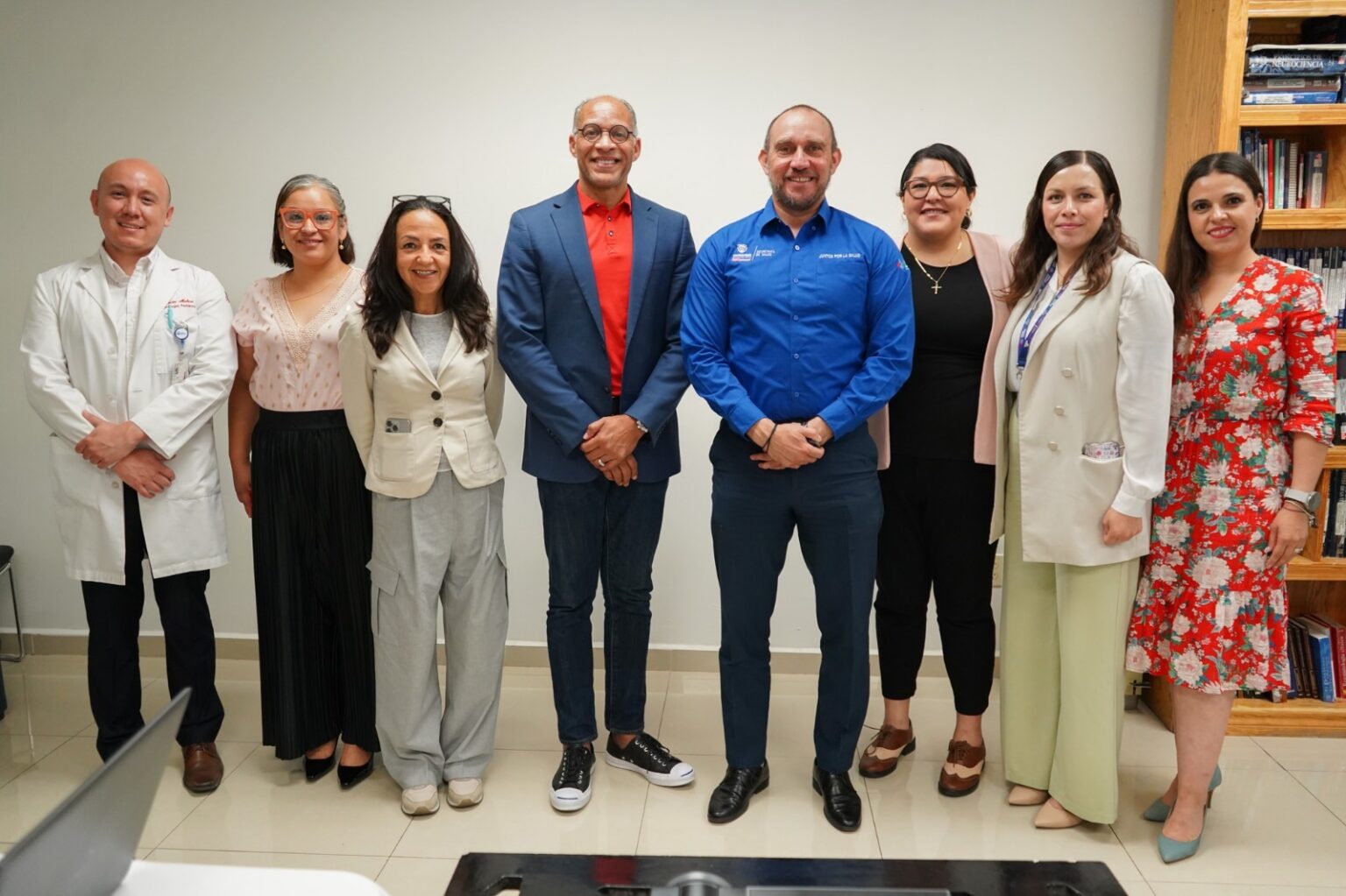Recorren directivos de la Fundación Infantil Ronald McDonald A.C. el Hospital Infantil de Especialidades
