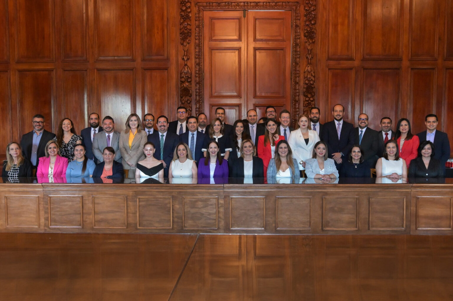 Maru Campos recibe a magistrados electos en Palacio de Gobierno