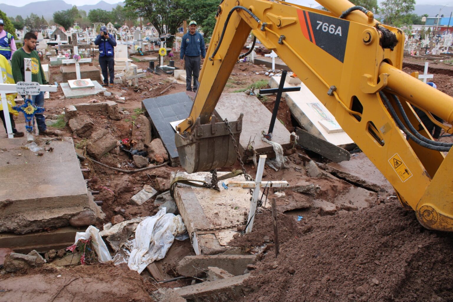 Trabaja Gobierno Municipal en afectaciones en Panteón Municipal 3