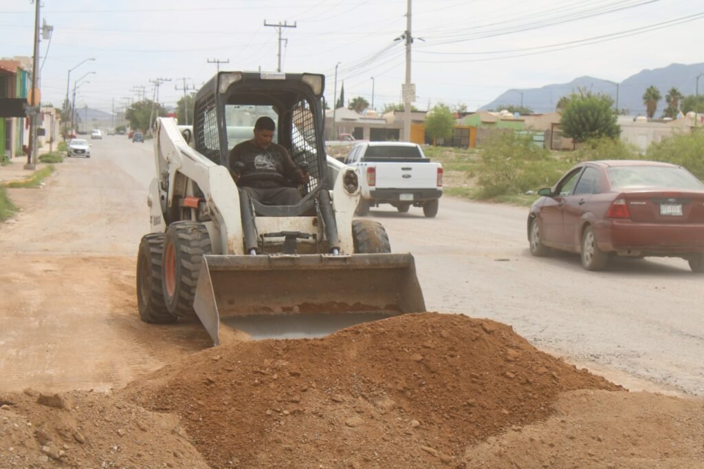 Realiza Municipio limpieza de vialidades al norte y sur para prevenir taponamientos o encharcamientos por lluvias