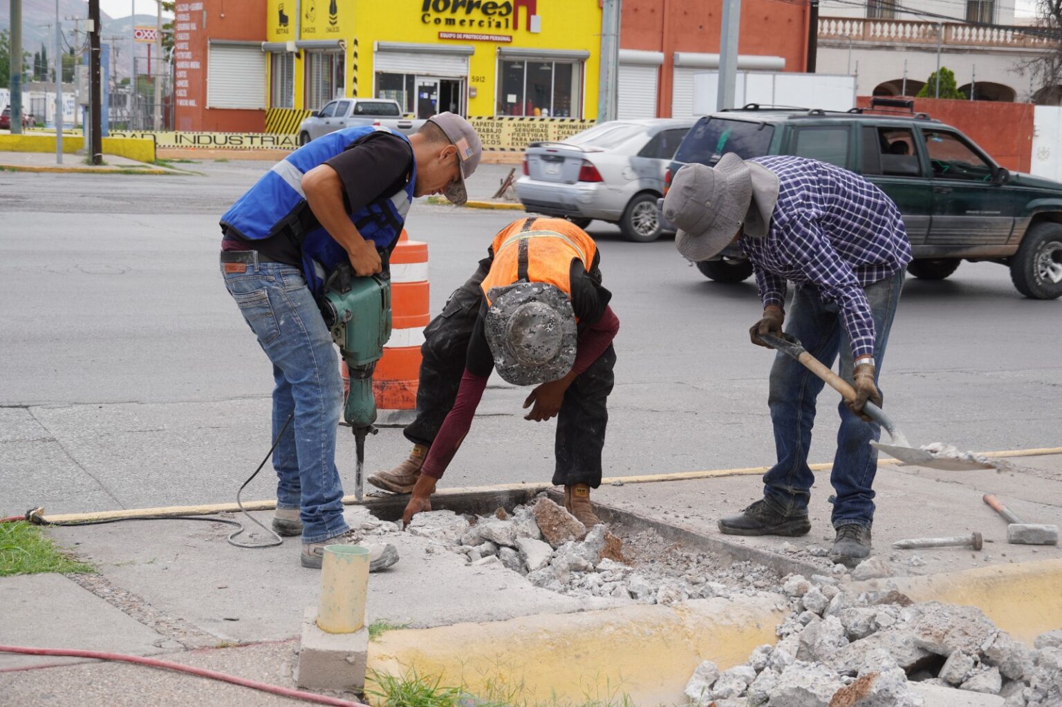 Inicia Municipio creación de crucero seguro en intersección entre avenidas Zaragoza y Tecnológico