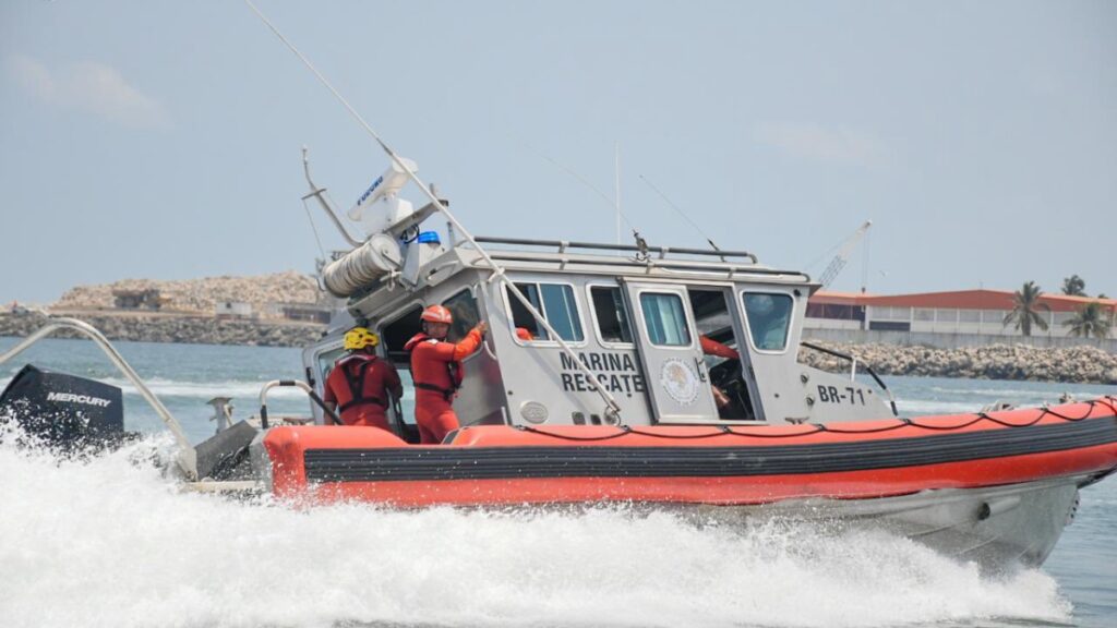 Rescatan a cuatro personas tras el amarizaje de una avioneta en Baja California Sur