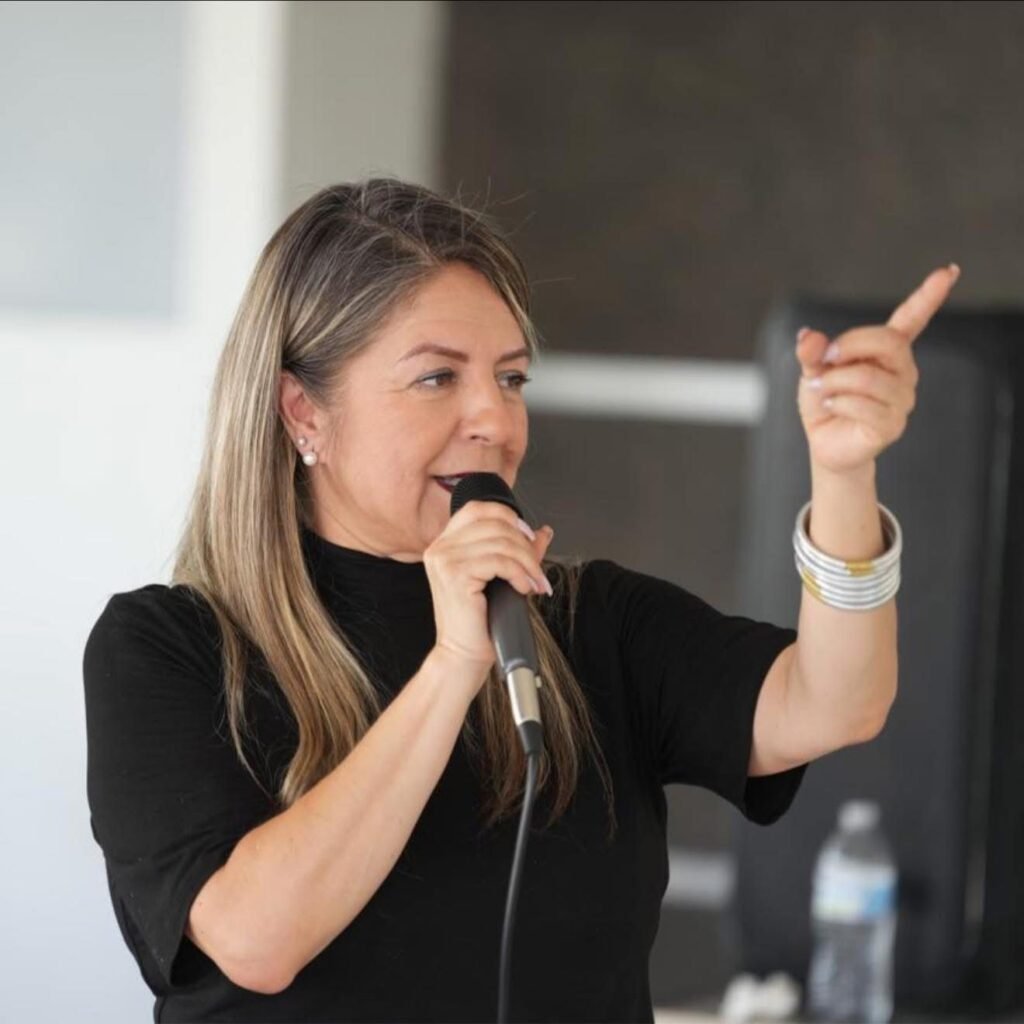 Se reúne Rosana Díaz con líderes del distrito 4