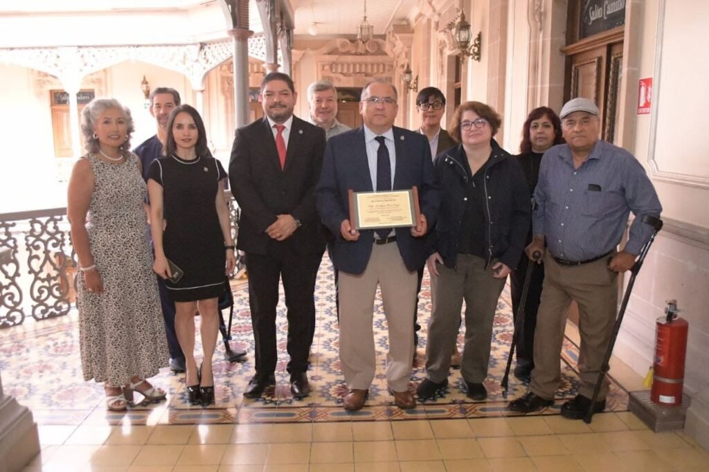 Reconocen Investigadores Nivel 3 a Rector Rivera Campos por impulso sin precedentes a la ciencia en la UACH.
