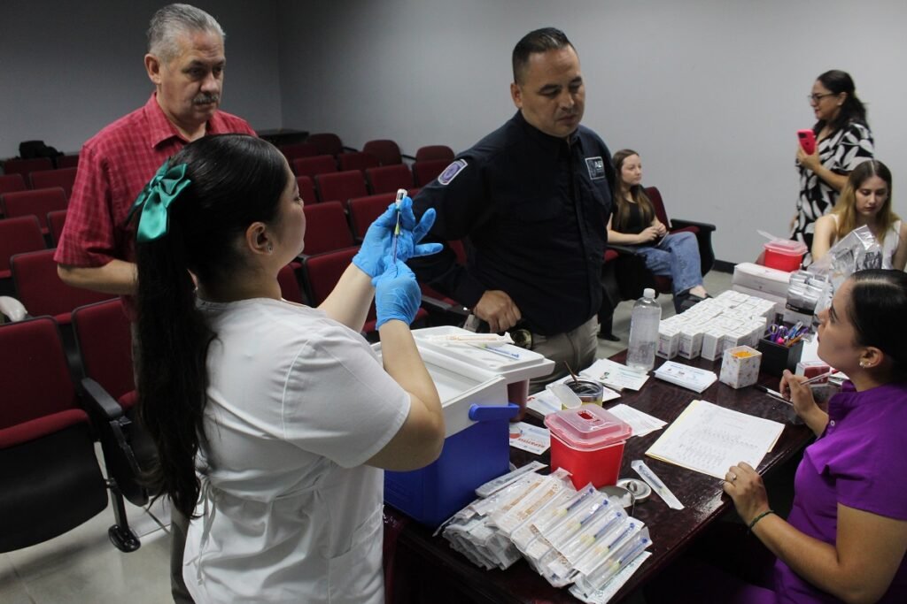 Responde personal de FGE Occidente a programa de vacunación contra el sarampión