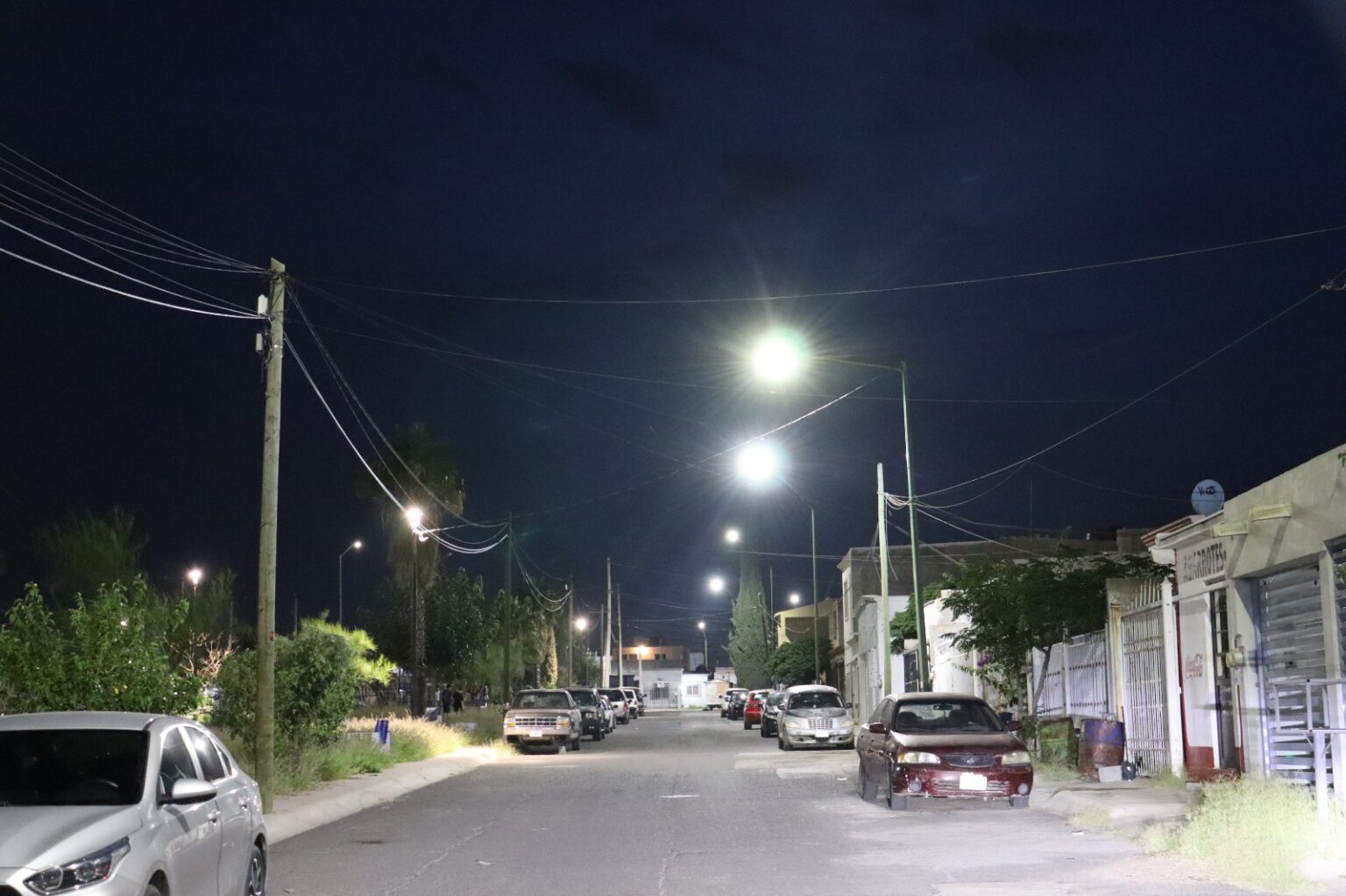Continúa Municipio instalando nuevas lámparas LED, ahora tocó el turno en la colonia Los Olivos