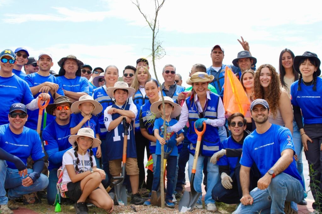 Planta Municipio especies nativas en el camellón del Periférico Francisco R. Almada