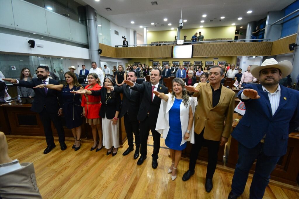 Elige Congreso su nueva mesa directiva