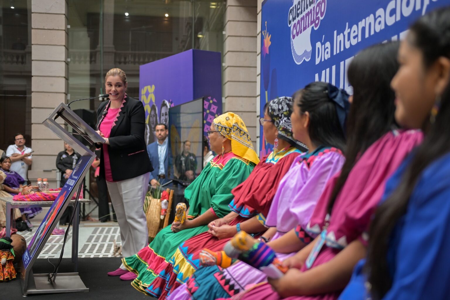 Maru Campos encabeza ceremonia por la Conmemoración del Día de la Mujer Indígena