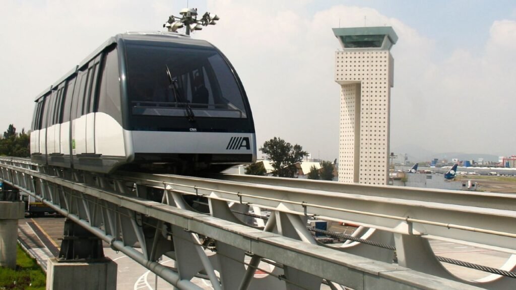 Suspenden servicio del aerotrén en AICM; habilitan transporte alterno