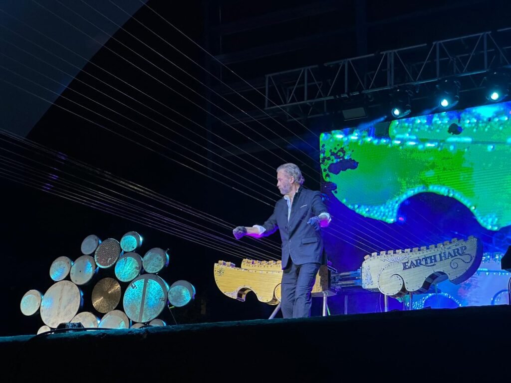 William Close & The Earth Harp Collective deslumbra a familias en el FICUU 2025