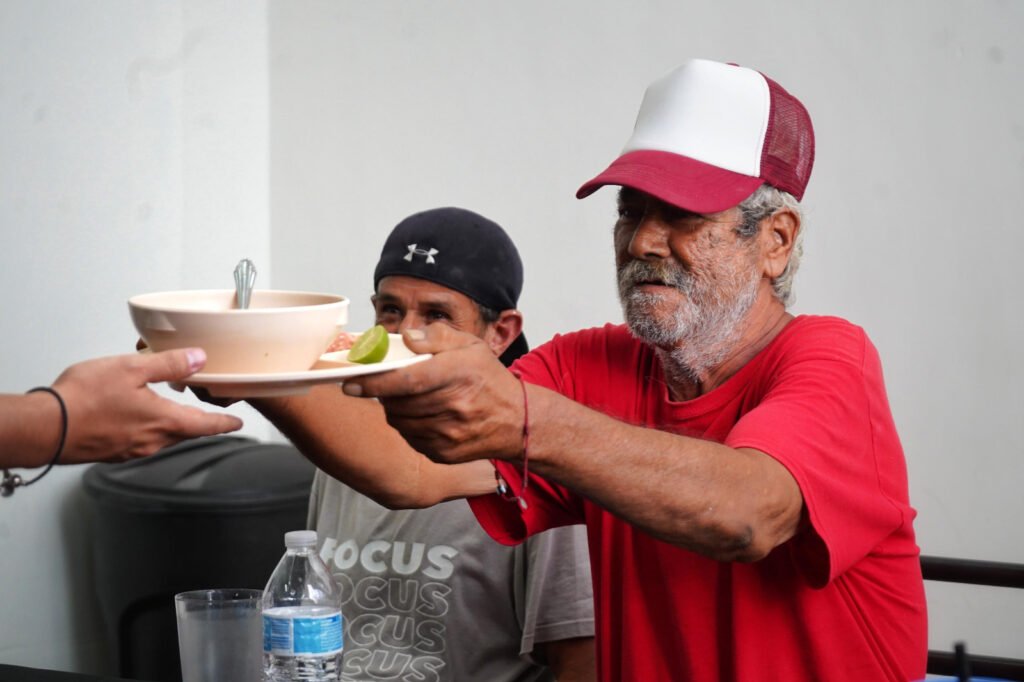 Atiende Estado a más de 35 mil personas mensualmente en comedores comunitarios