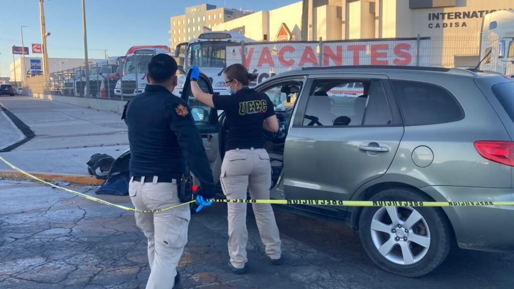 Conductor de camioneta sufrió un infarto y chocó contra otro vehículo en la Tecnológico