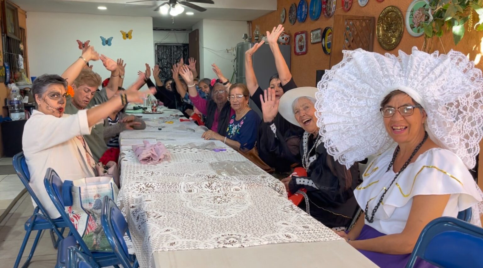 Abuelitos del club del abuelo “Dinastía Moderna” se reúnen para mantenerse activos