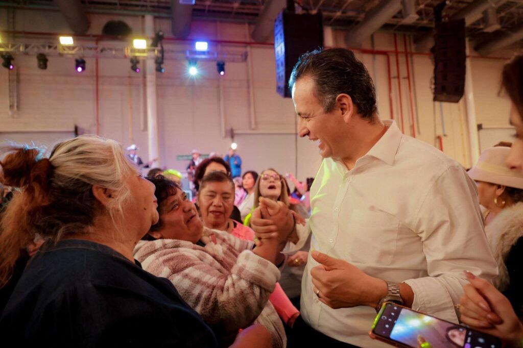 Festeja Marco Bonilla la Navidad con 7 mil 500 chihuahuenses de los clubes del abuelo y centros comunitarios