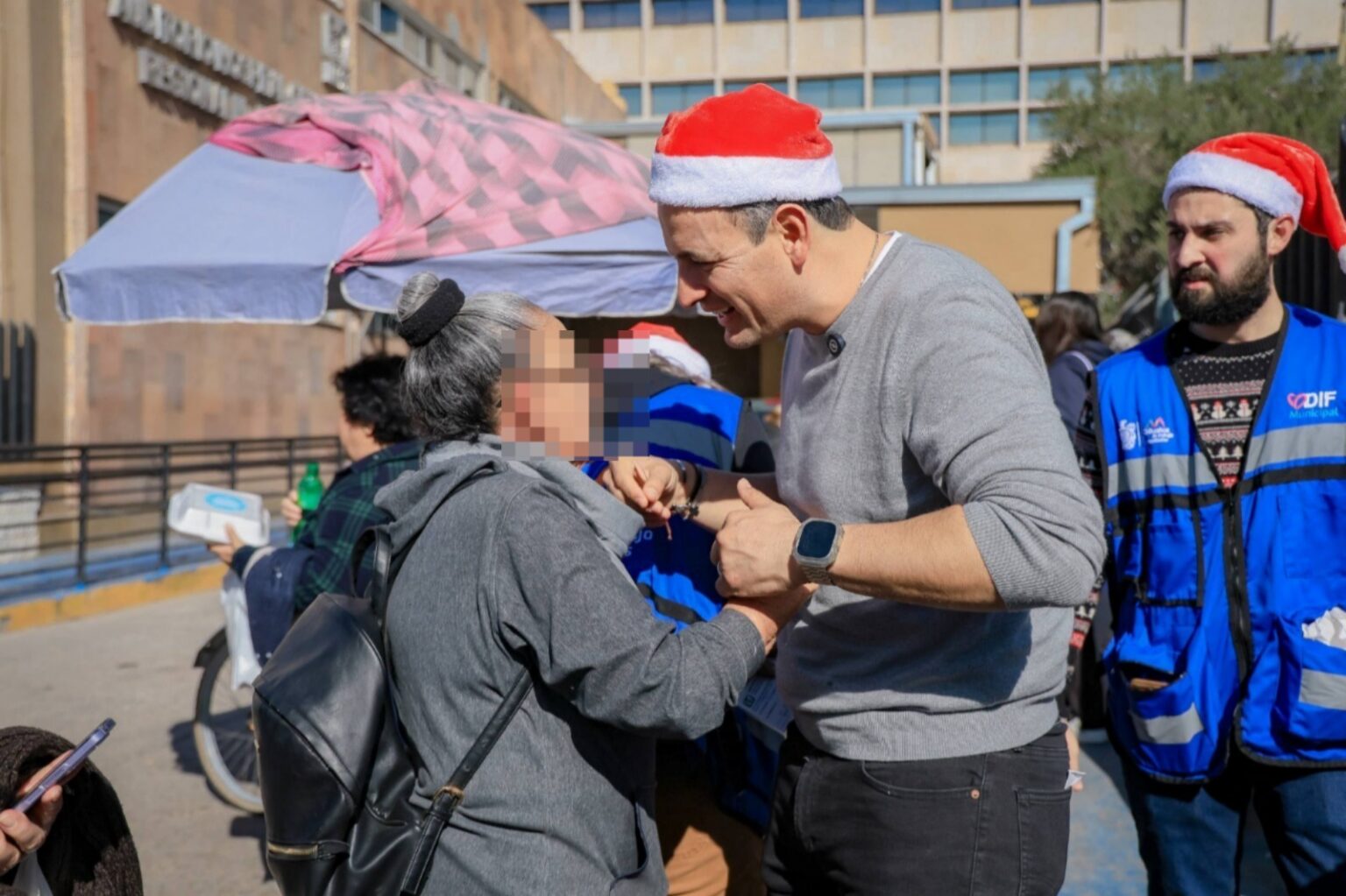 Acompaña Marco Bonilla a familias del Hospital Morelos con entrega de comida y juguetes