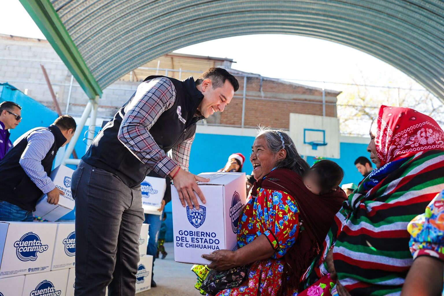 Reparte SPyCI 350 paquetes alimentarios en asentamientos indígenas de la capital