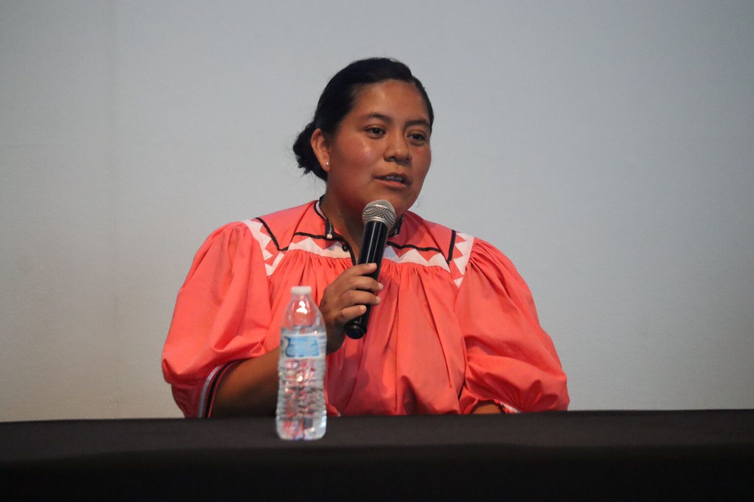 Presenta Sewá Morales el primer diccionario digital ralámuli-español en el marco del Día Internacional de la Lengua Materna