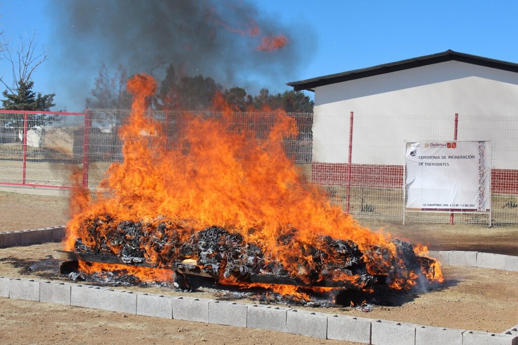 Destruyen FGE y Sedena 231 kilos de droga en combate al narcomenudeo